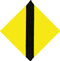 Bild 23 - Gelbe auf der Spitze stehende quadratische Tafel mit einem senkrechten schwarzen Mittelstreifen
